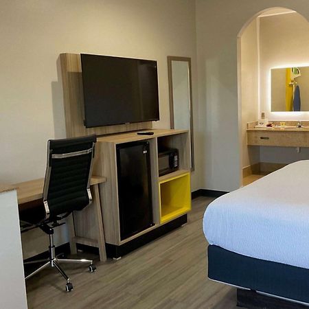 Days Inn By Wyndham Humble/Houston Intercontinental Airport Exterior photo
