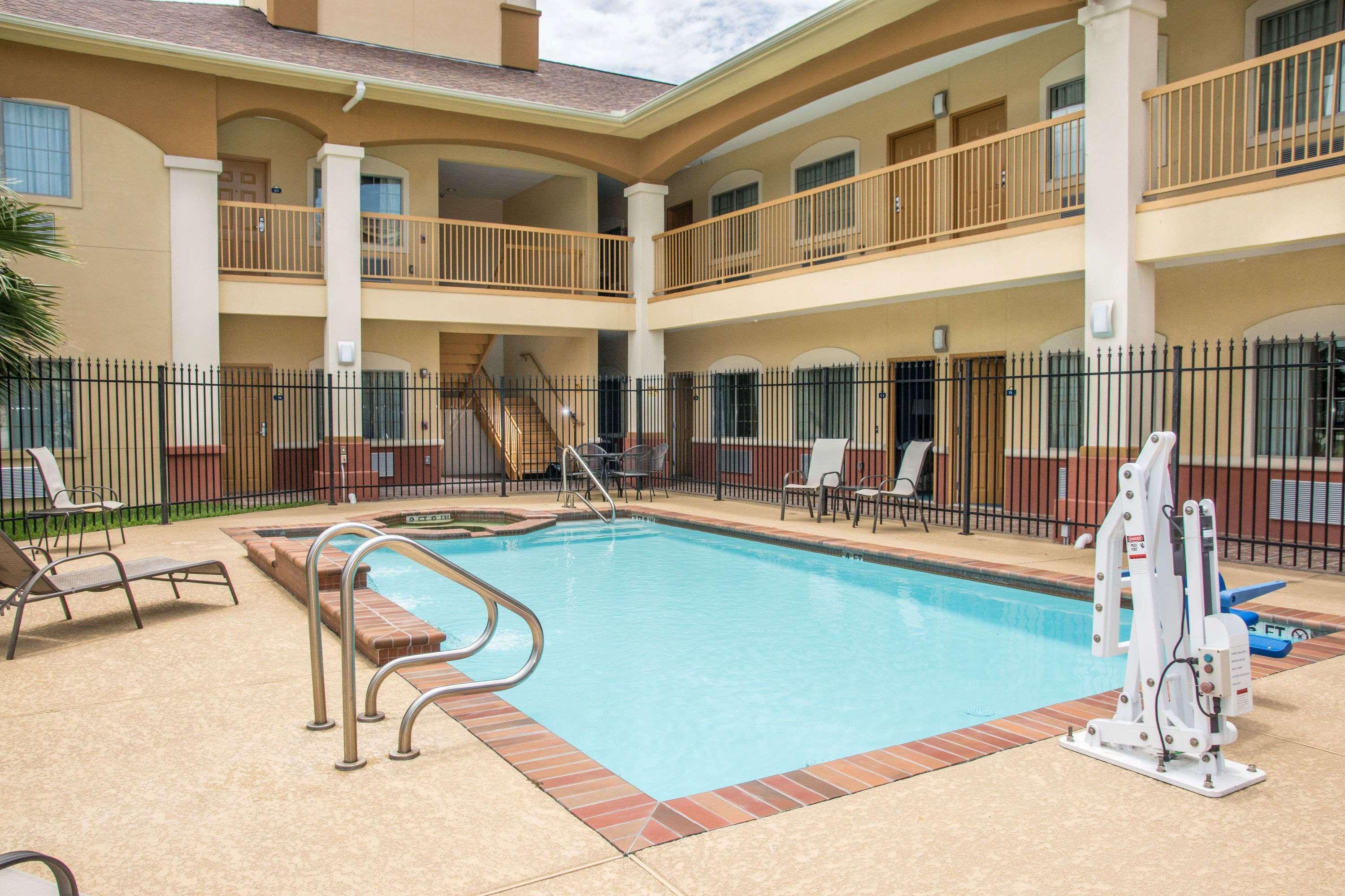Days Inn By Wyndham Humble/Houston Intercontinental Airport Exterior photo