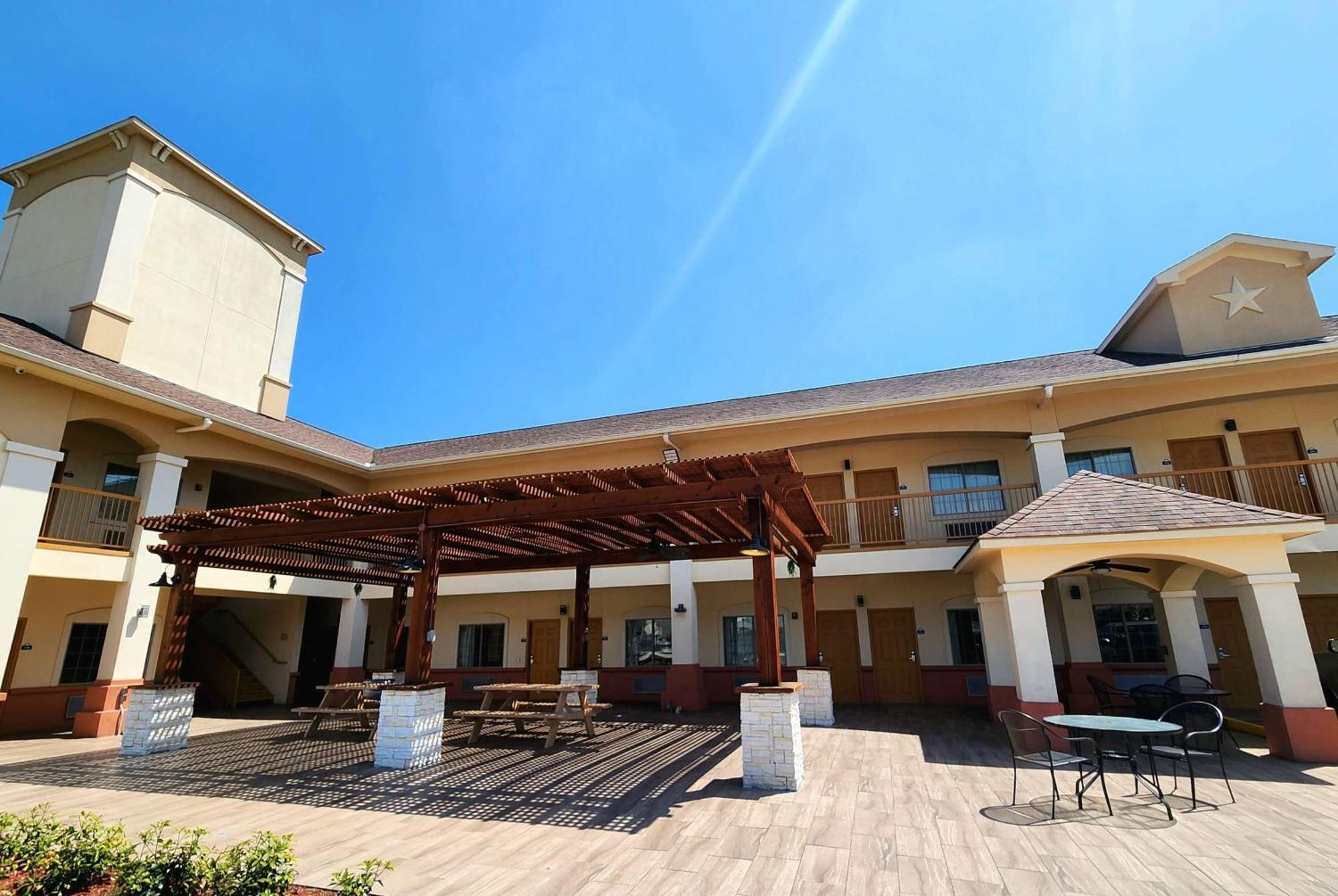 Days Inn By Wyndham Humble/Houston Intercontinental Airport Exterior photo
