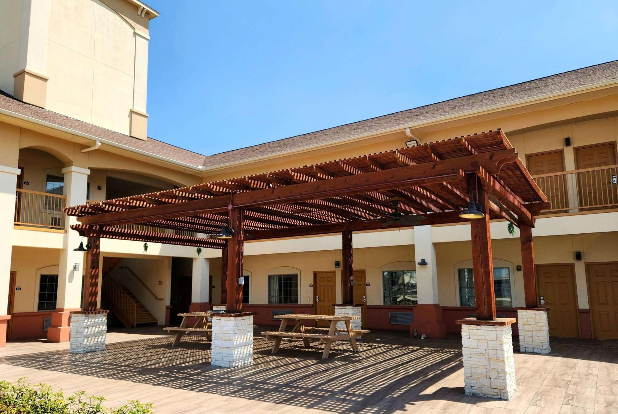 Days Inn By Wyndham Humble/Houston Intercontinental Airport Exterior photo