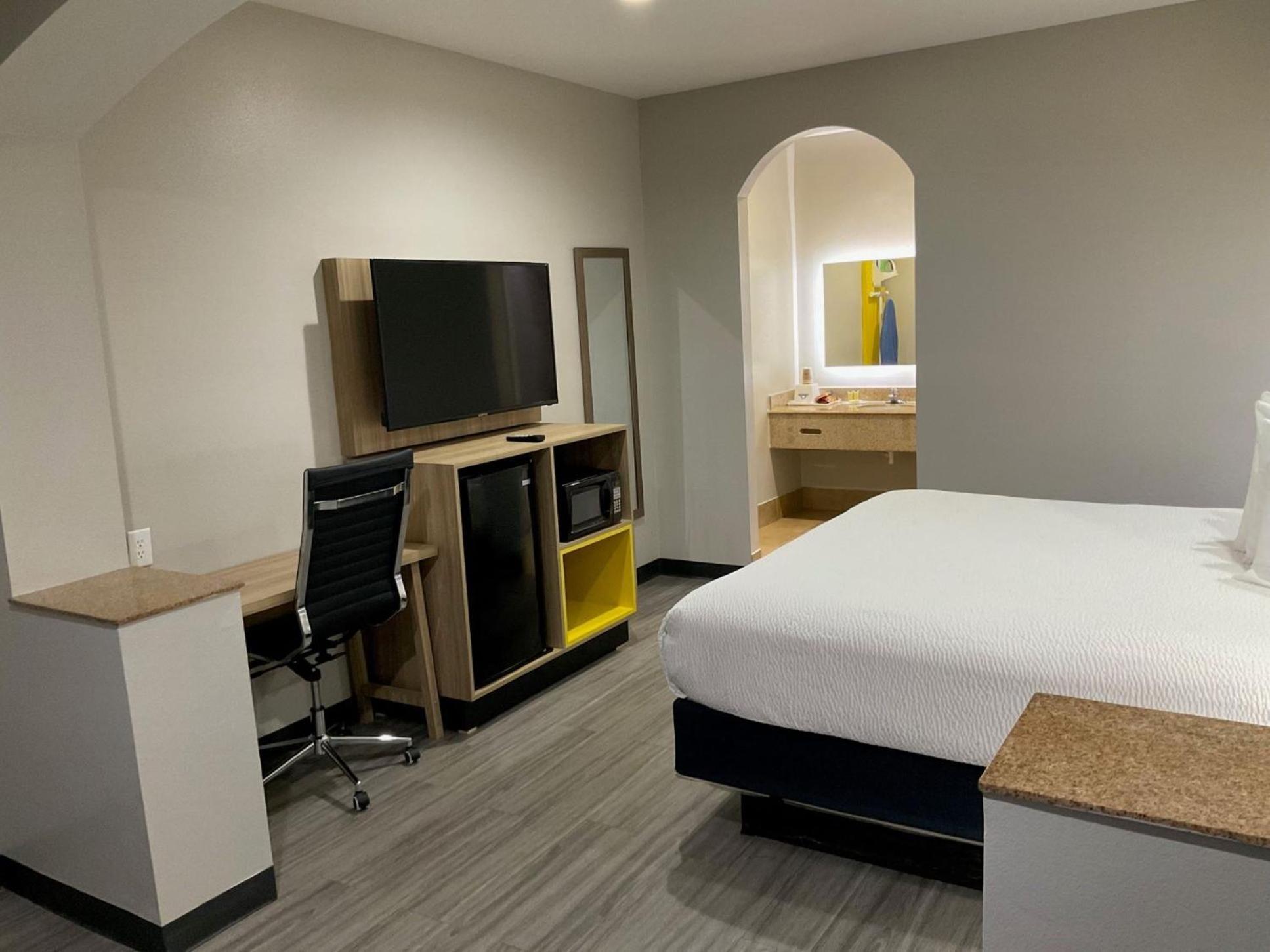 Days Inn By Wyndham Humble/Houston Intercontinental Airport Exterior photo