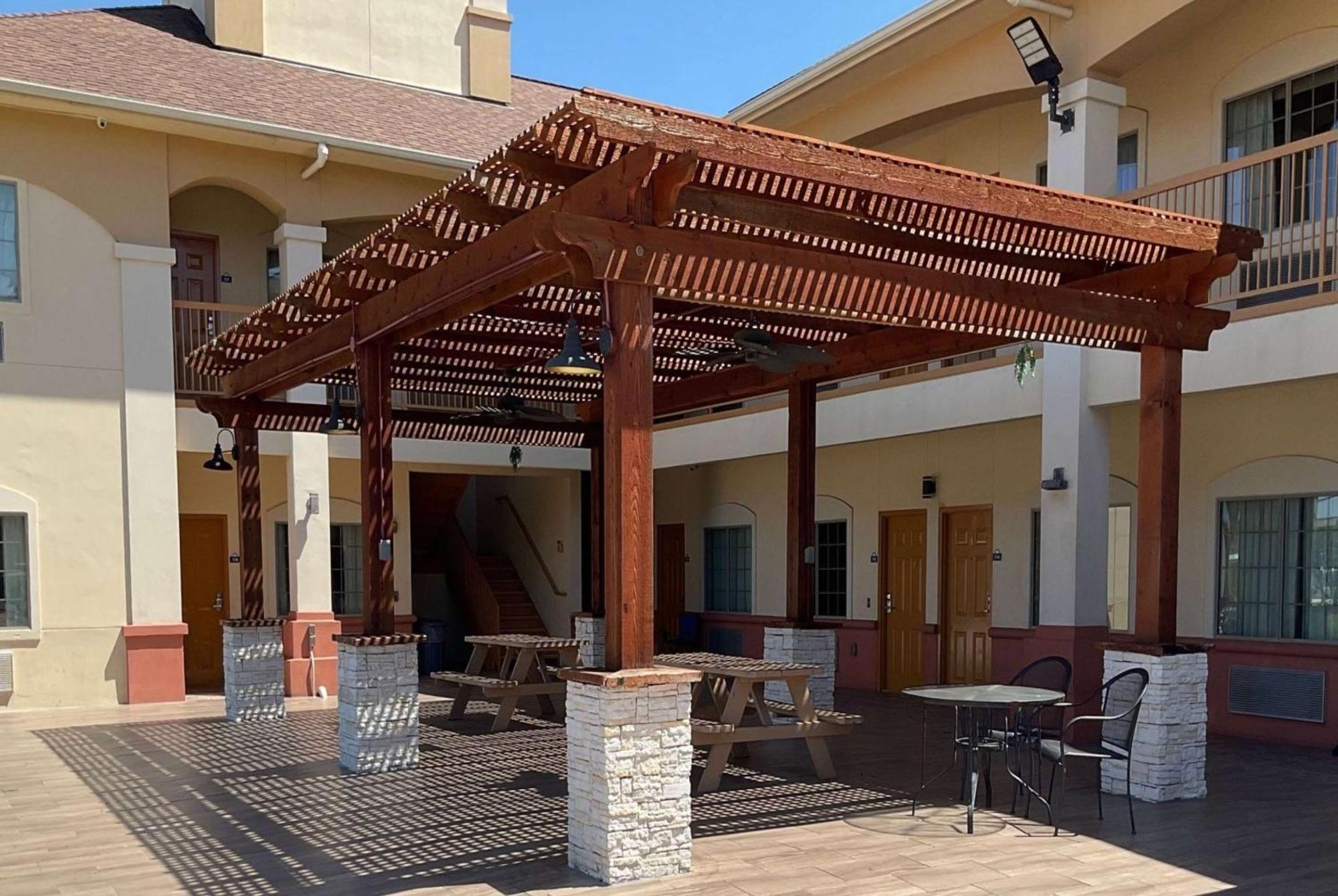 Days Inn By Wyndham Humble/Houston Intercontinental Airport Exterior photo