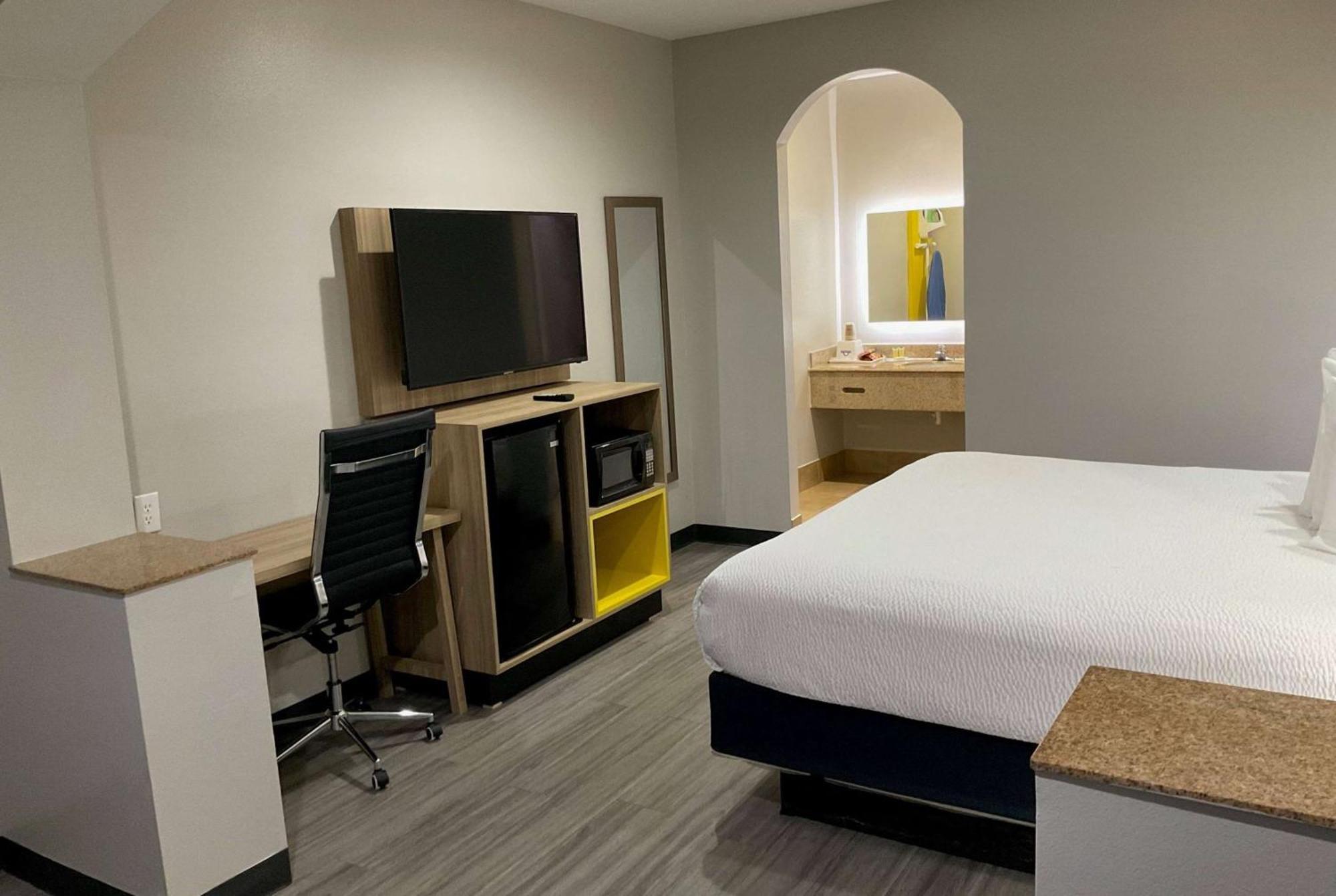 Days Inn By Wyndham Humble/Houston Intercontinental Airport Exterior photo
