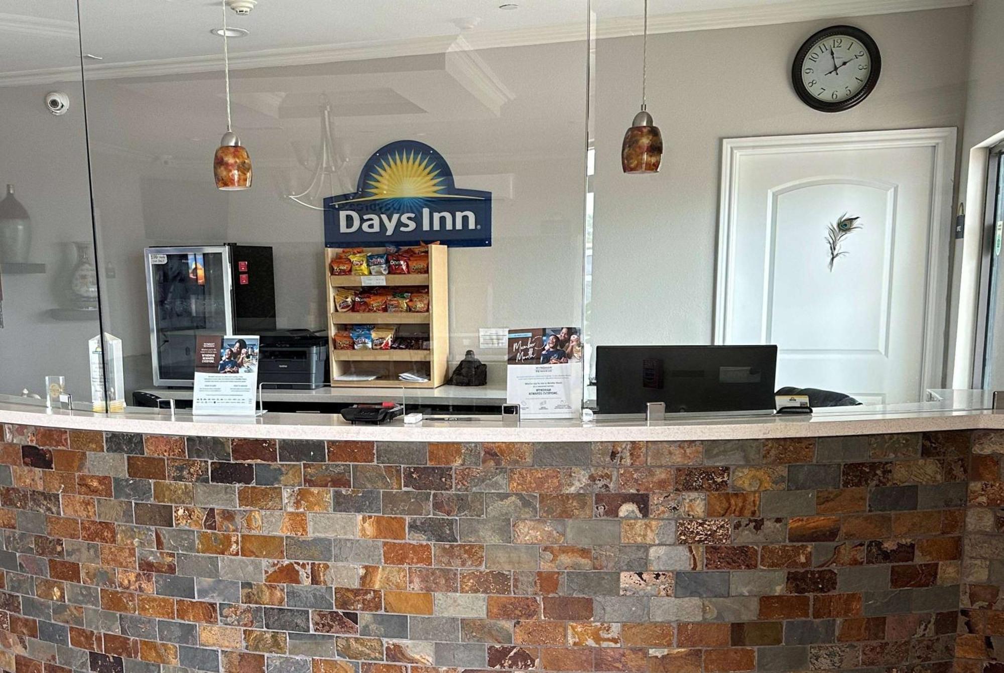 Days Inn By Wyndham Humble/Houston Intercontinental Airport Exterior photo